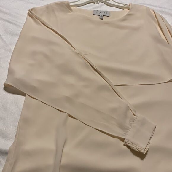 Hayden Los Angeles size small unique design long (open) sleeve blouse - Picture 7 of 10